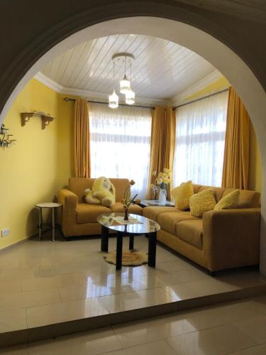 medium_suite_room_110_sitting_area
